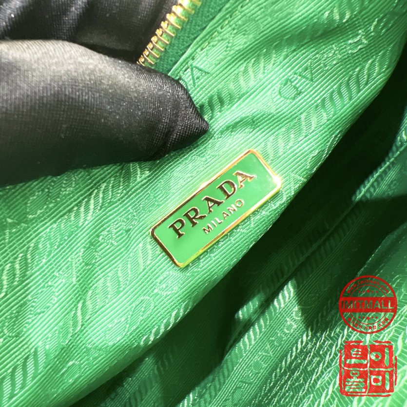 prada_xxxxx_big_00009.jpg