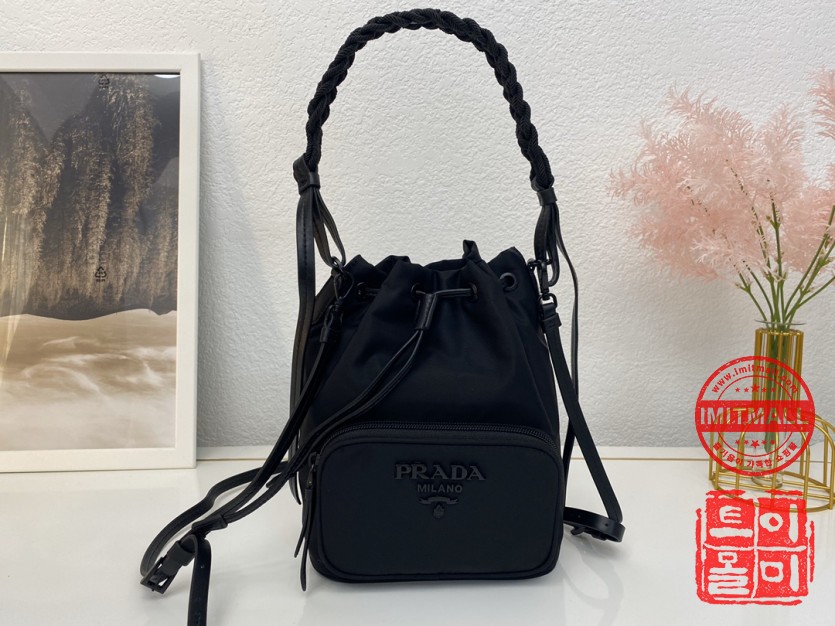 prada_xxxxx_big_00001.jpg