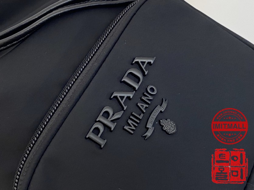 prada_xxxxx_big_00004.jpg