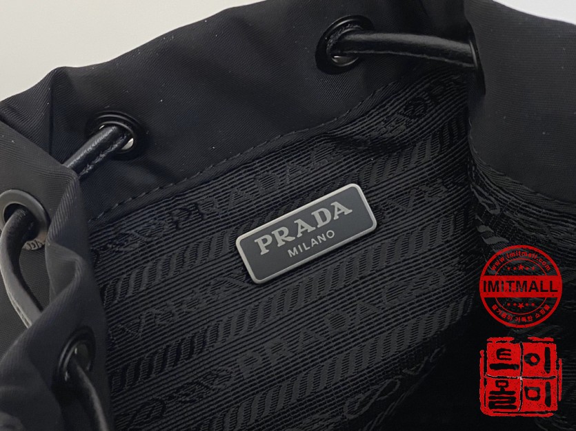 prada_xxxxx_big_00006.jpg