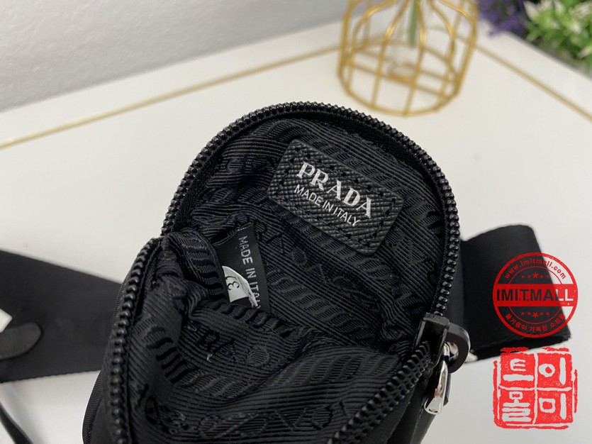 prada_xxxxx_big_00006.jpg