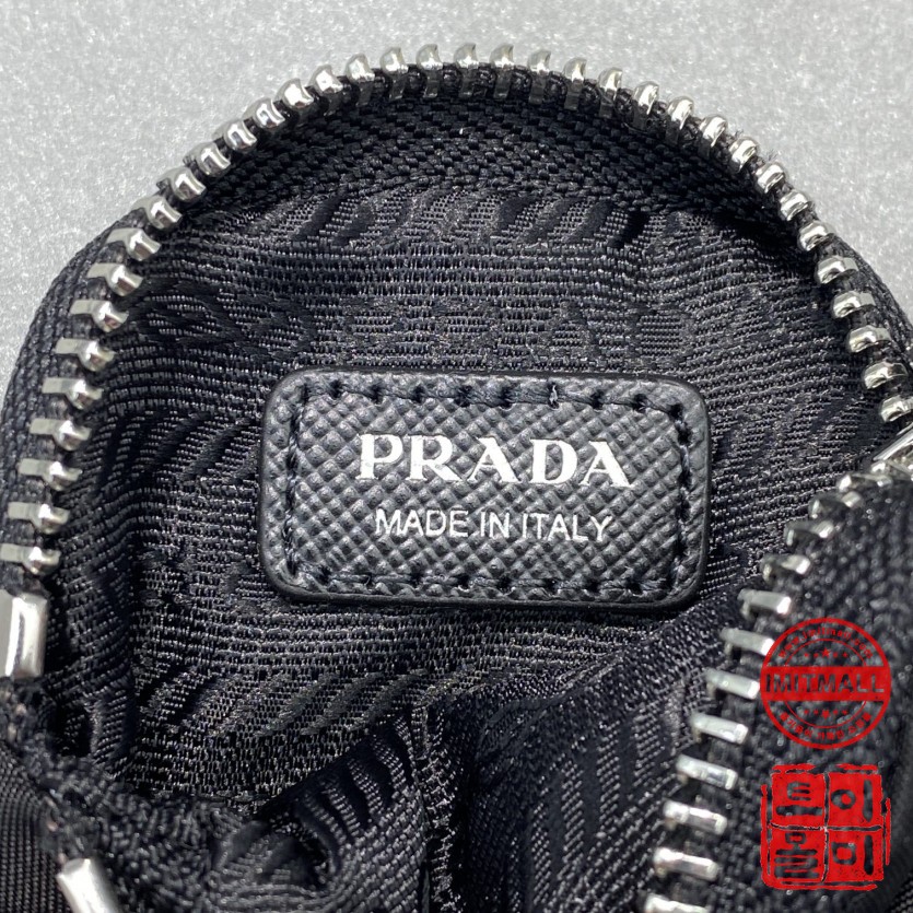 prada_xxxxx_big_00009.jpg