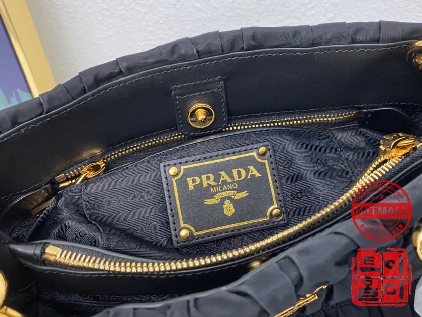 prada_xxxxx_big_00008.jpg