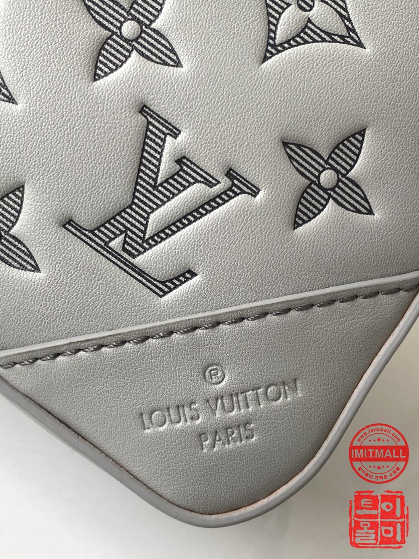 louis_vuitton_xxxxx_big_00005.jpg