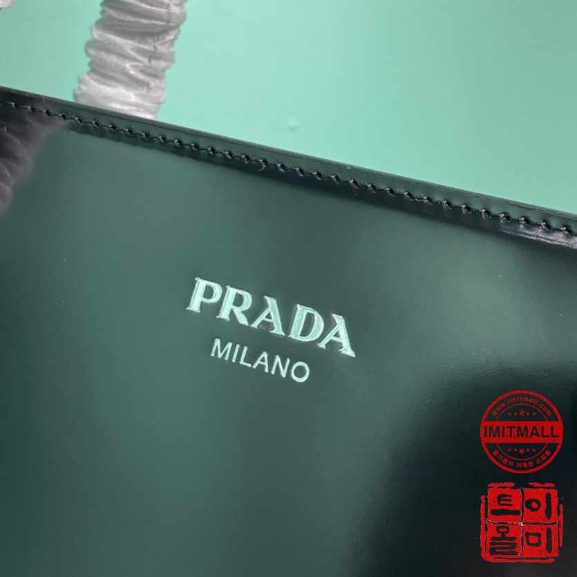 prada_xxxxx_big_00004.jpg