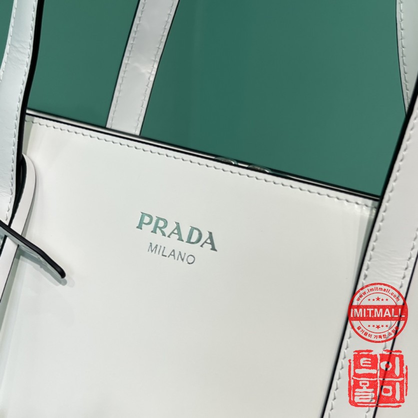 prada_xxxxx_big_00006.jpg