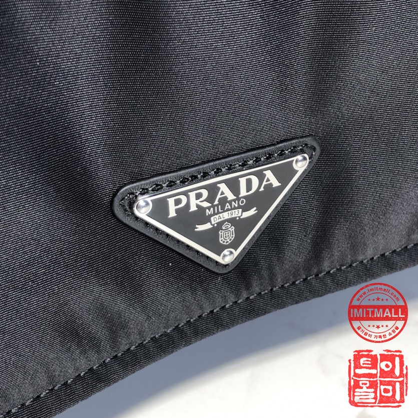 prada_xxxxx_big_00005.jpg