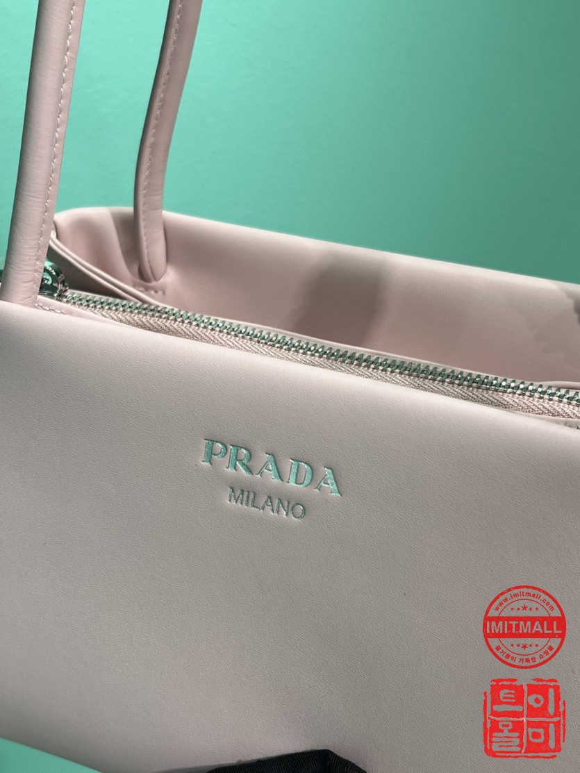 prada_xxxxx_big_00005.jpg