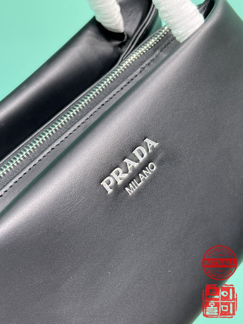 prada_xxxxx_big_00005.jpg