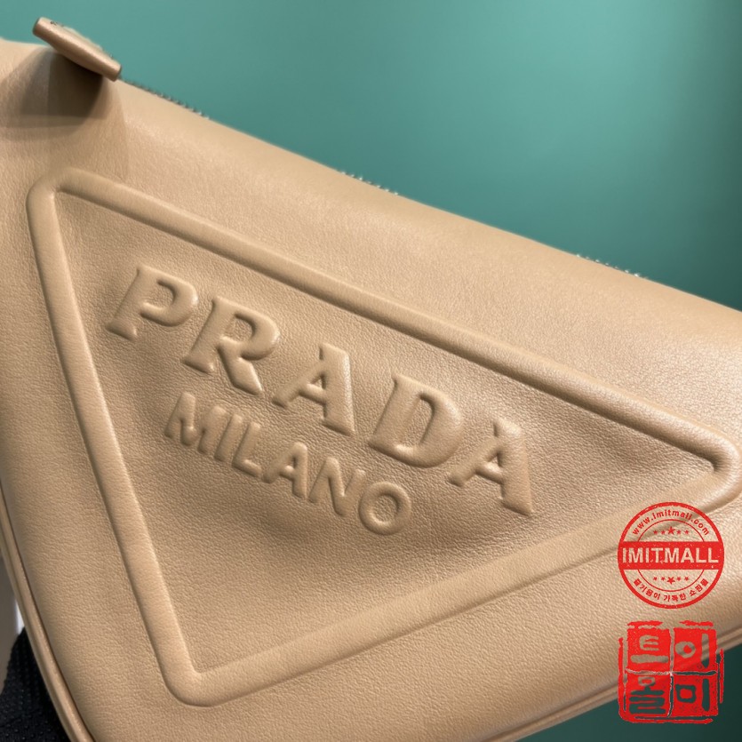 prada_xxxxx_big_00006.jpg