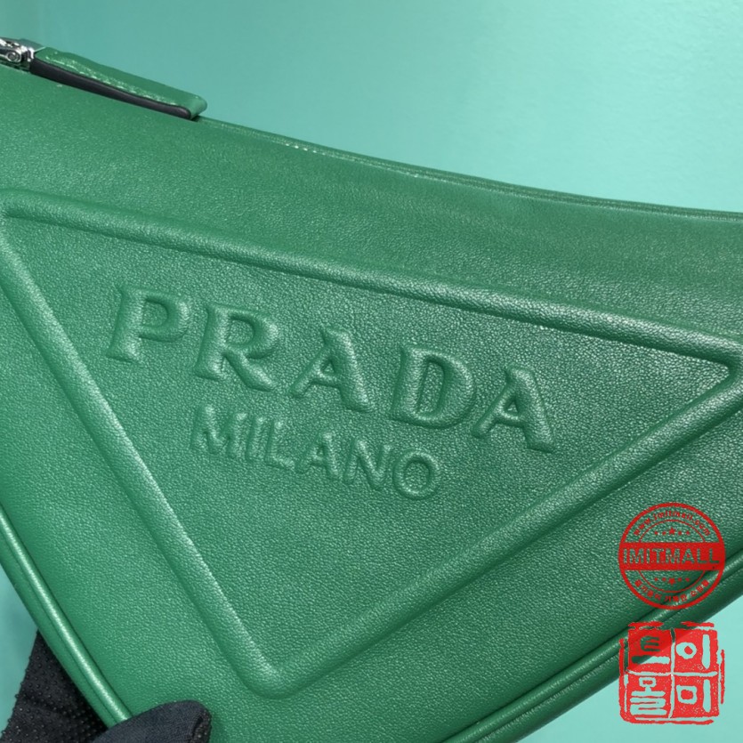 prada_xxxxx_big_00005.jpg