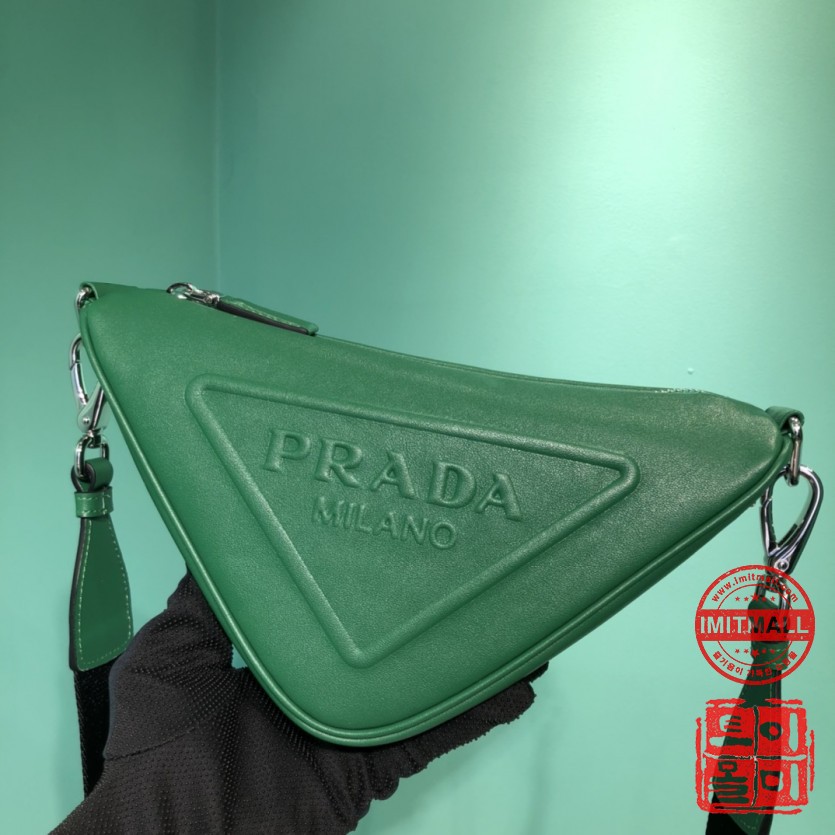 prada_xxxxx_big_00006.jpg