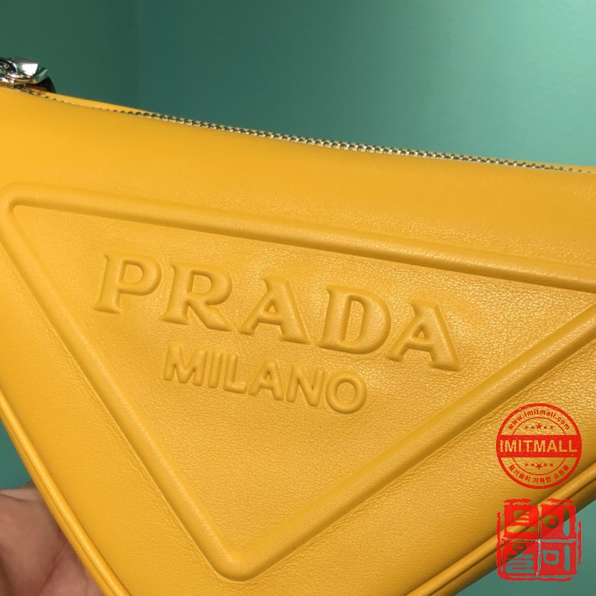 prada_xxxxx_big_00005.jpg