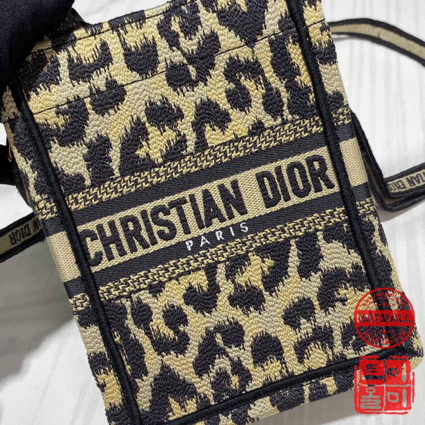 dior_xxxxx_big_00003.jpg