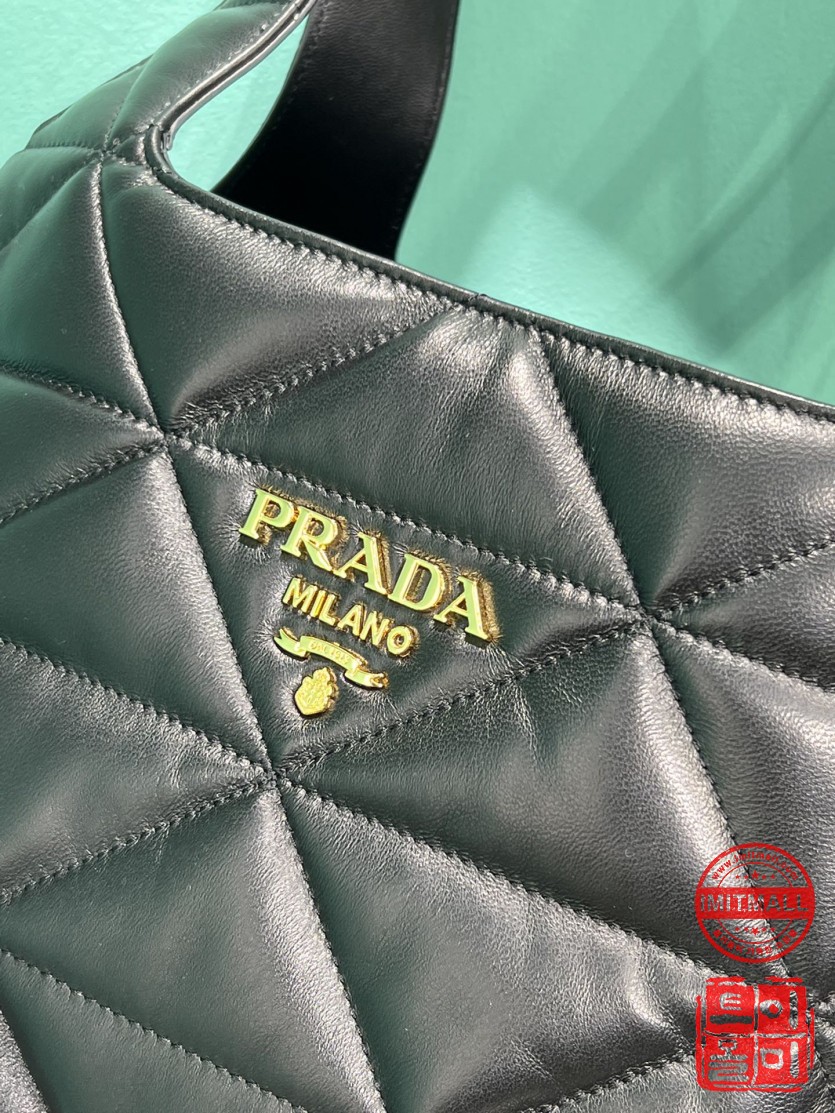 prada_xxxxx_big_00004.jpg