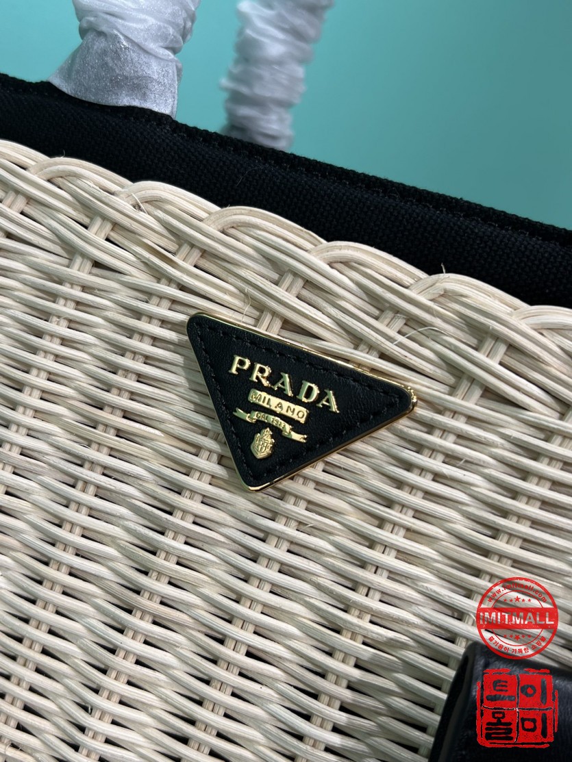 prada_xxxxx_big_00006.jpg