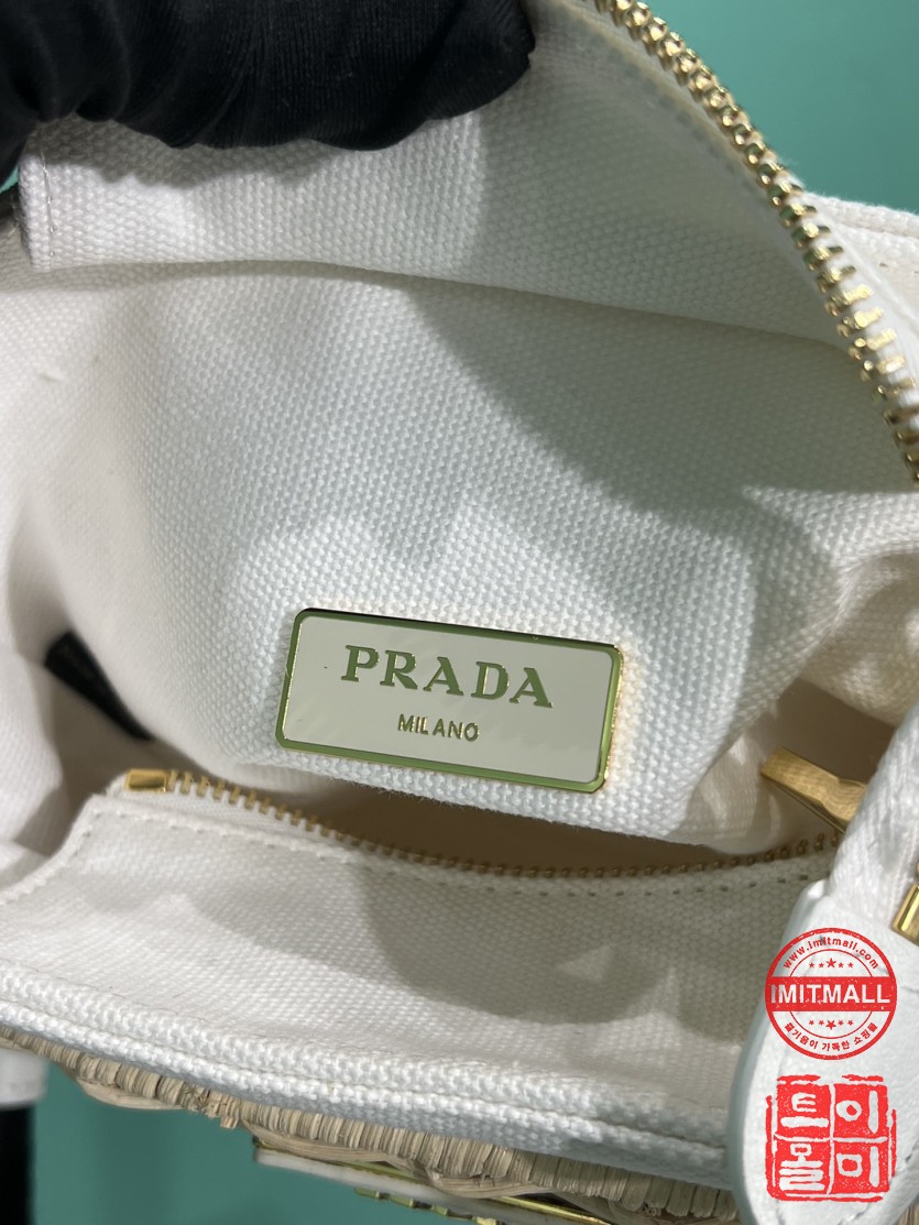 prada_xxxxx_big_00013.jpg