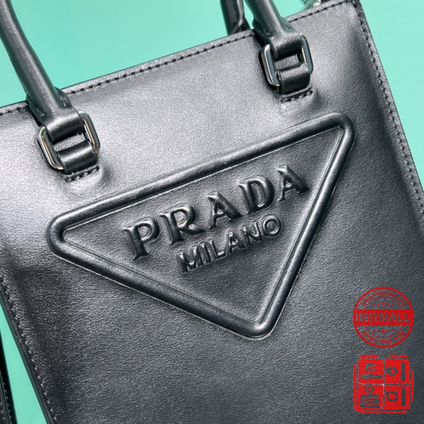 prada_xxxxx_big_00005.jpg