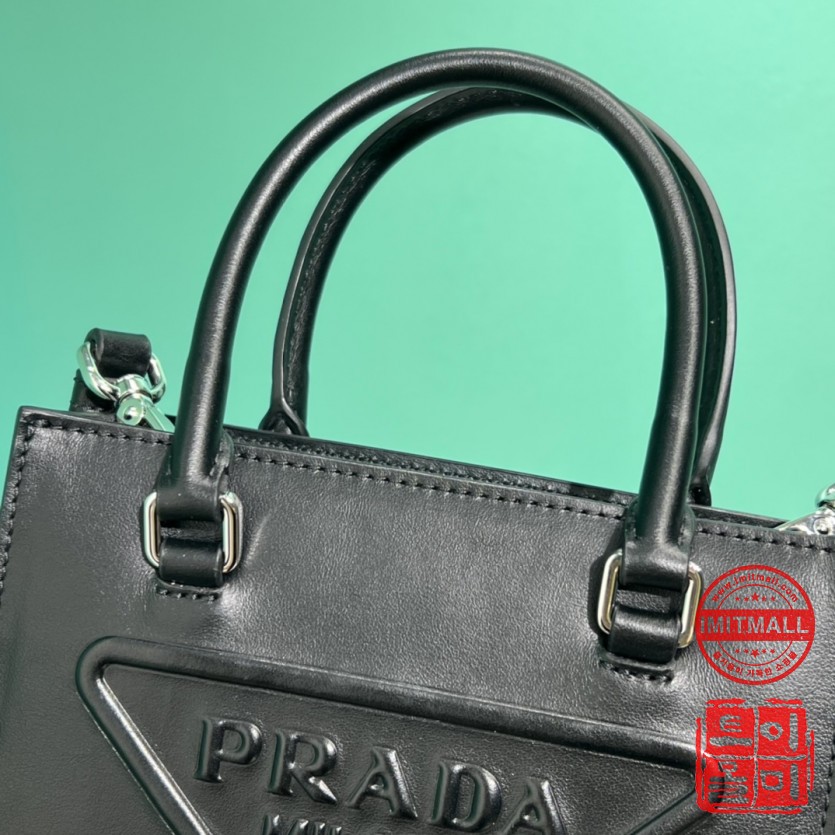 prada_xxxxx_big_00006.jpg