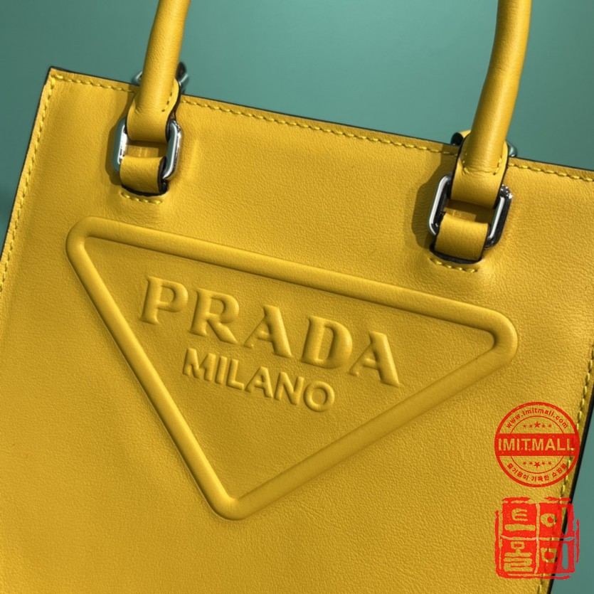 prada_xxxxx_big_00005.jpg