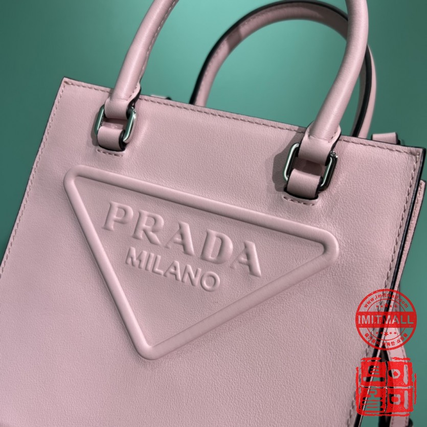 prada_xxxxx_big_00004.jpg