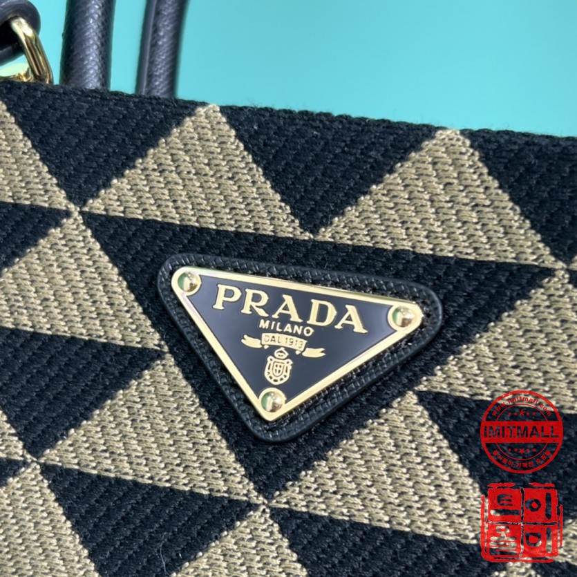 prada_xxxxx_big_00006.jpg