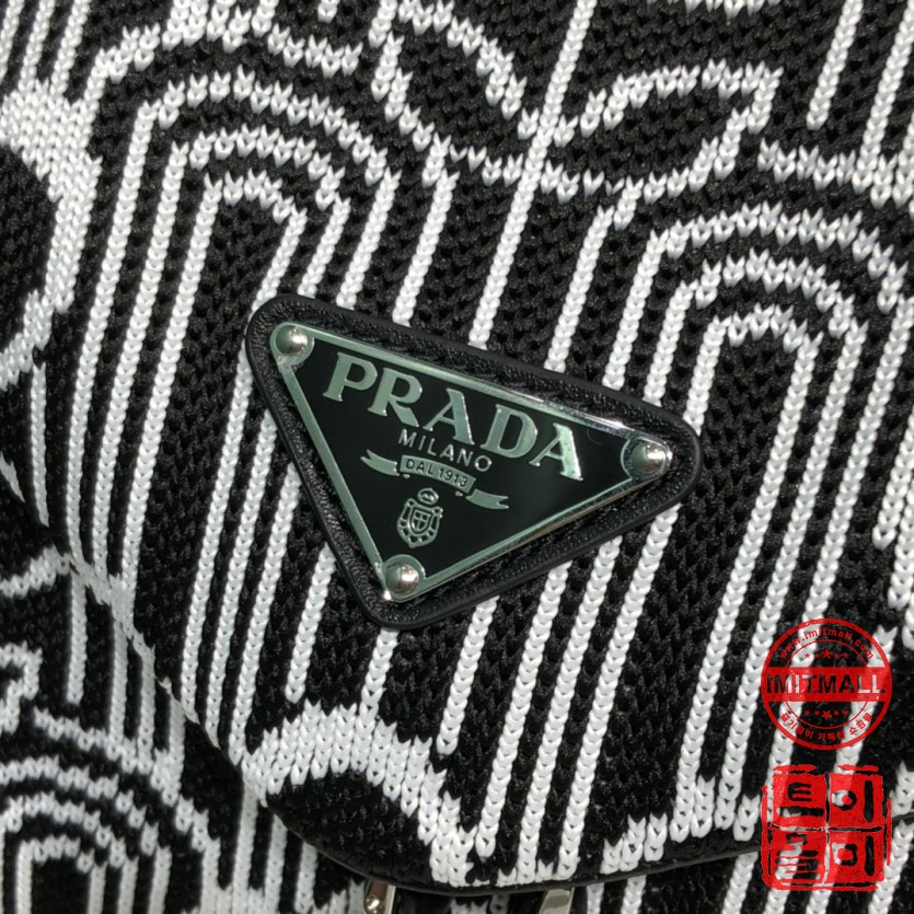 prada_xxxxx_big_00005.jpg