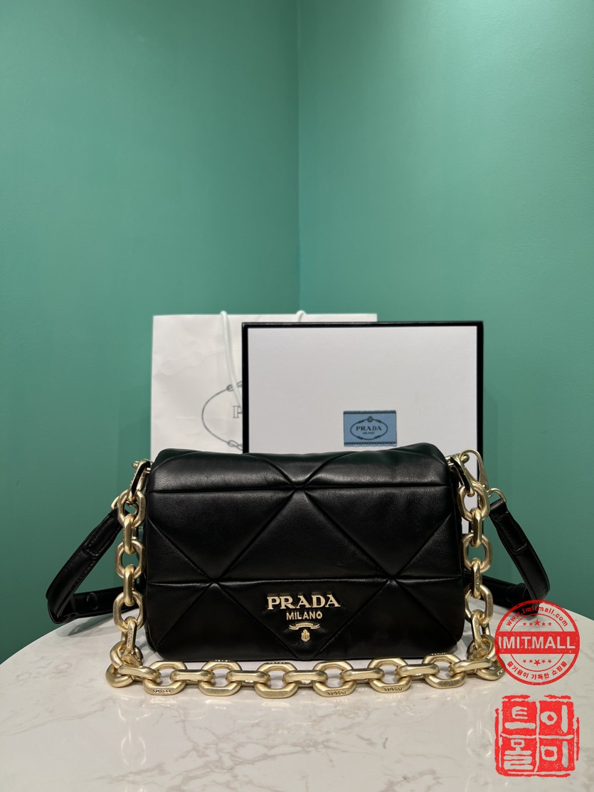 prada_xxxxx_big_00001.jpg