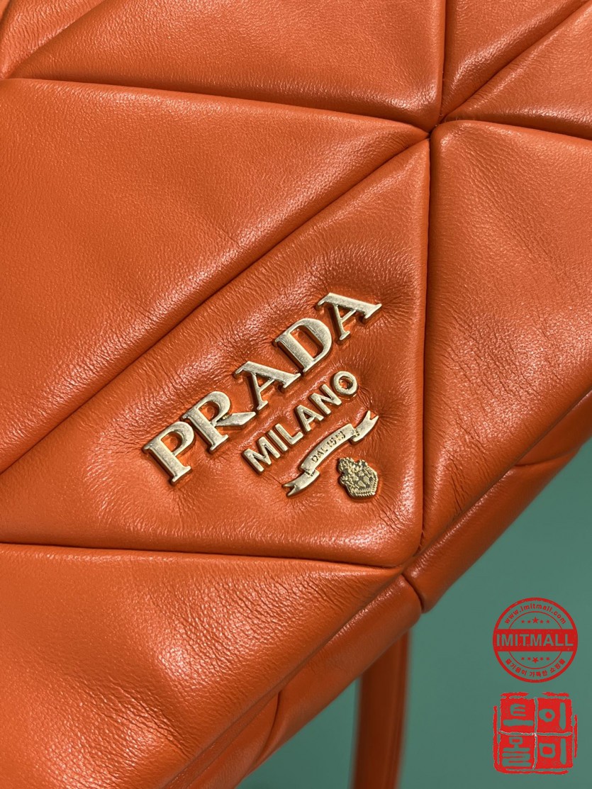 prada_xxxxx_big_00005.jpg