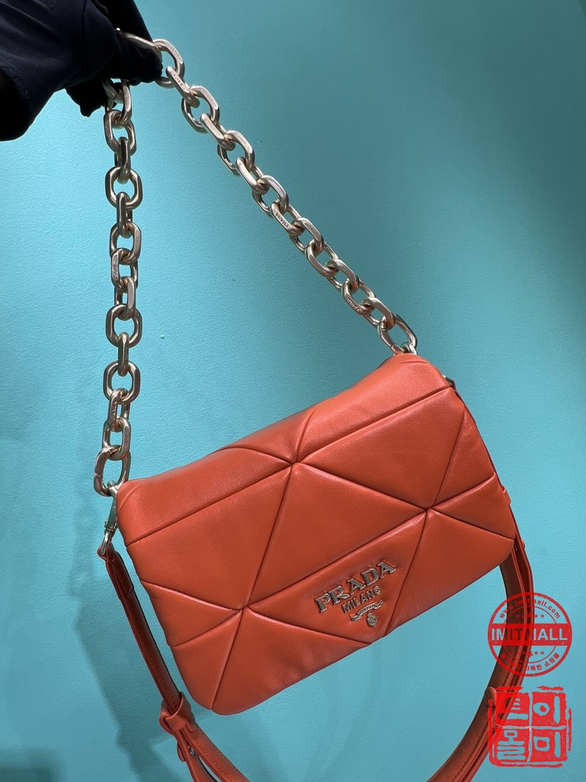 prada_xxxxx_big_00010.jpg