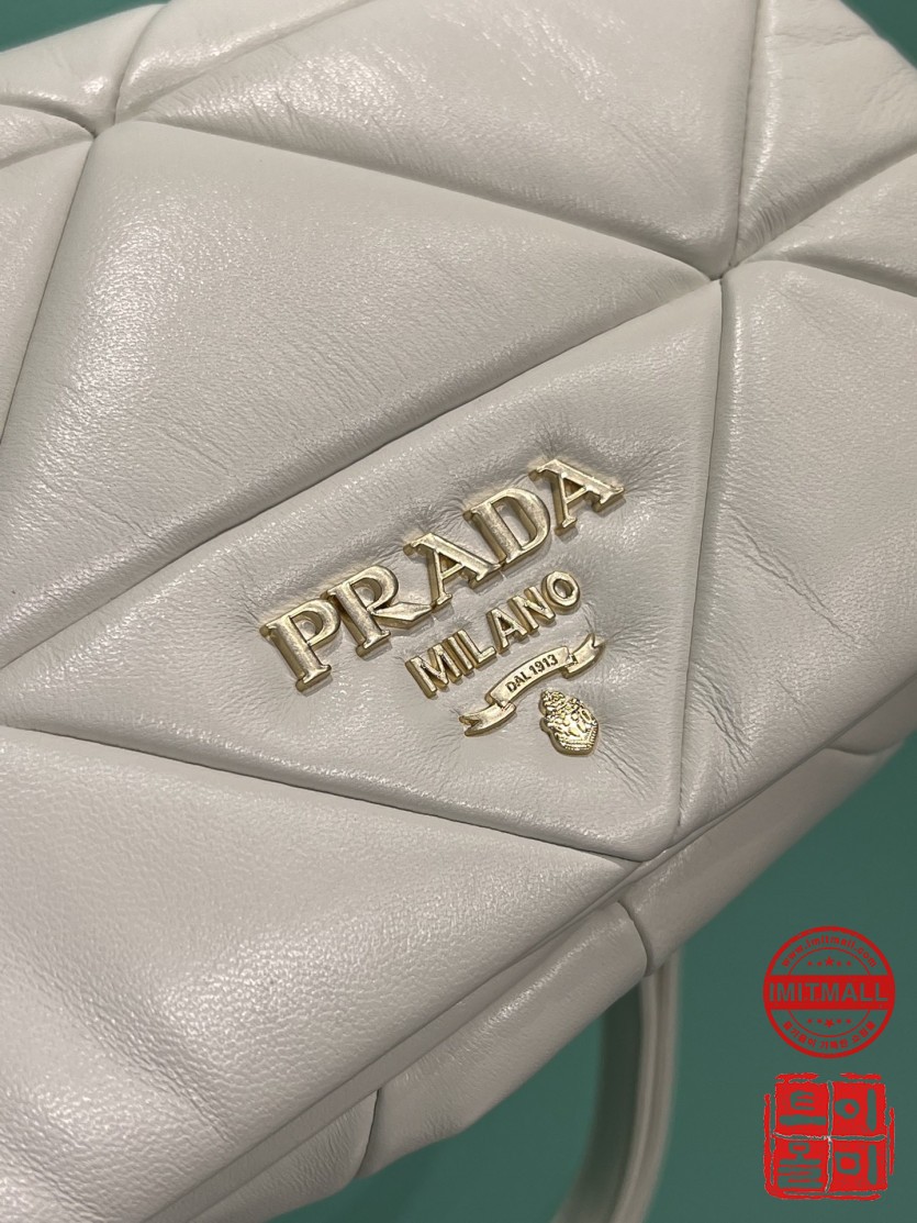 prada_xxxxx_big_00005.jpg