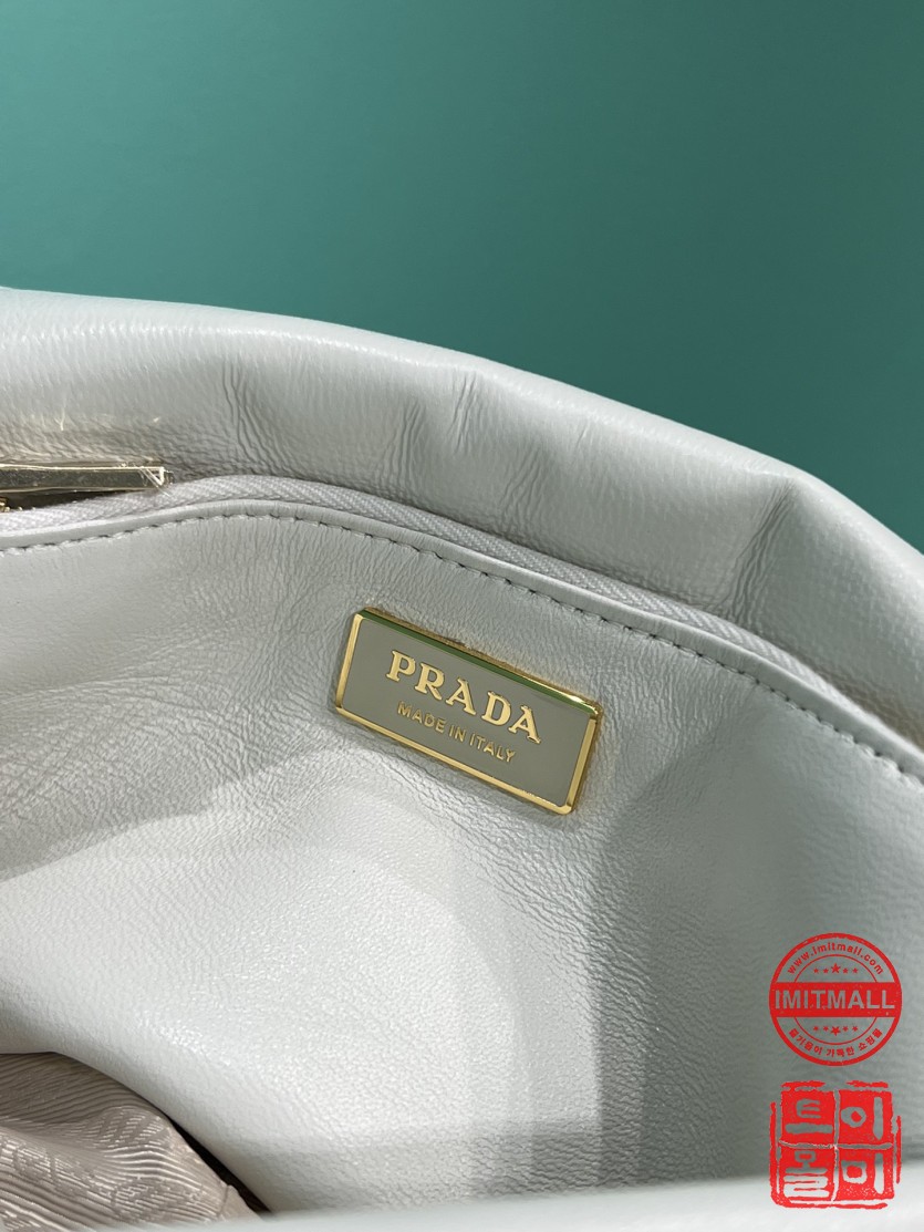 prada_xxxxx_big_00012.jpg