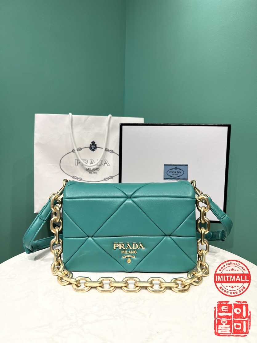 prada_xxxxx_big_00001.jpg