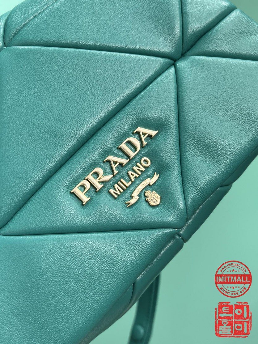 prada_xxxxx_big_00005.jpg