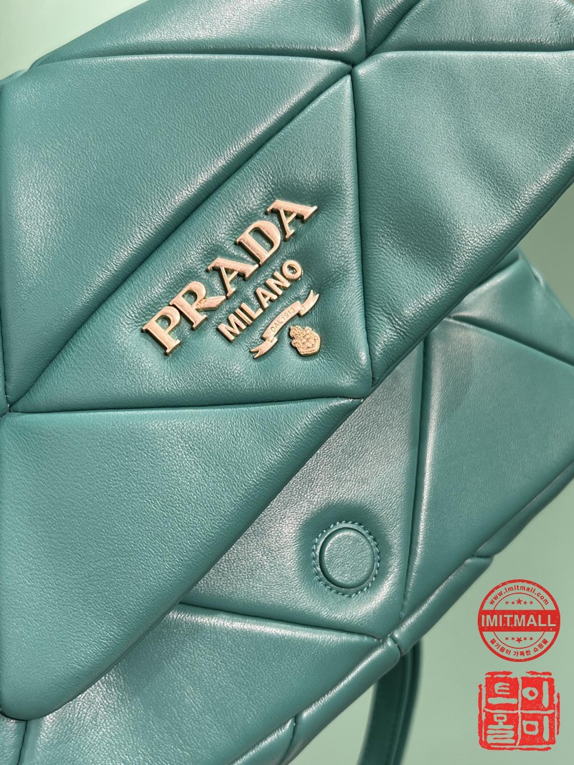 prada_xxxxx_big_00006.jpg