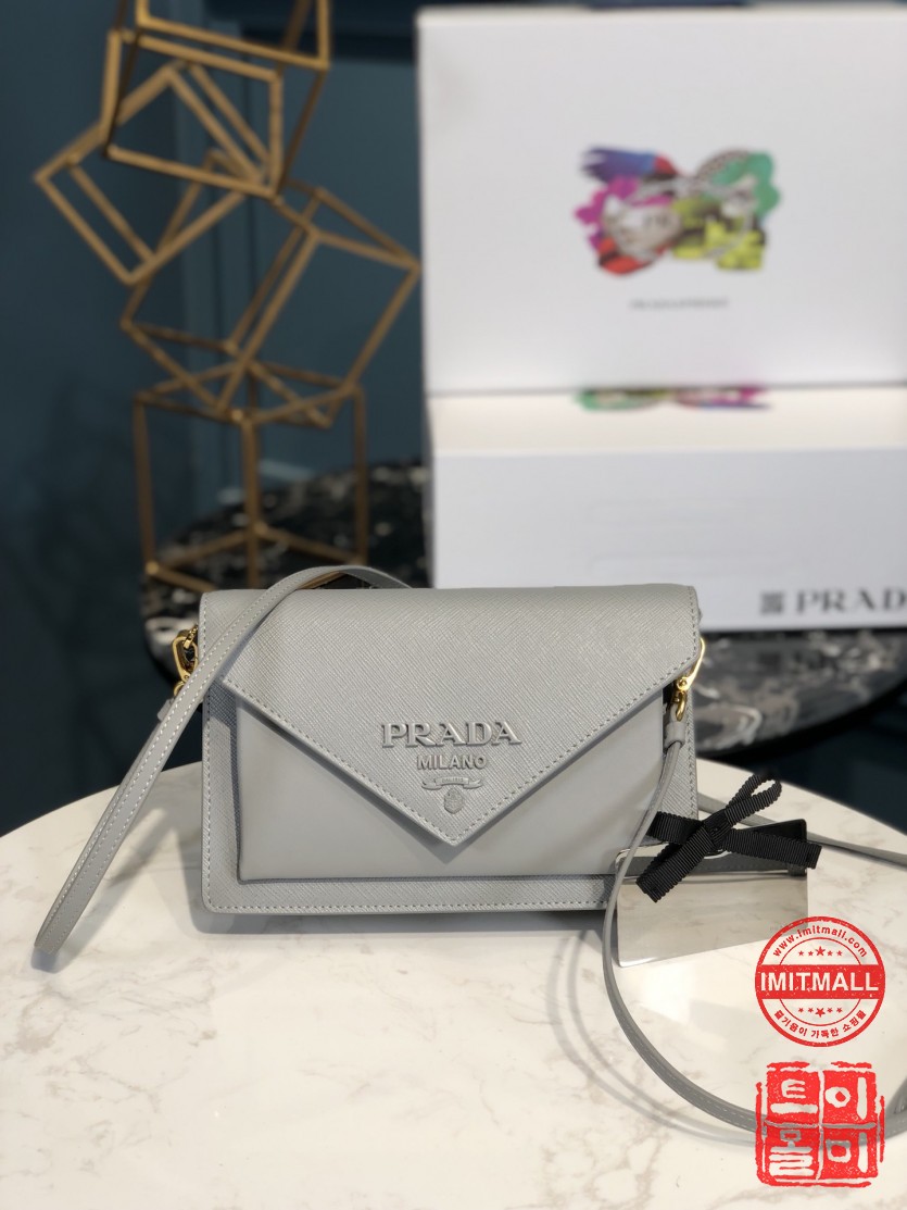 prada_xxxxx_big_00001.jpg