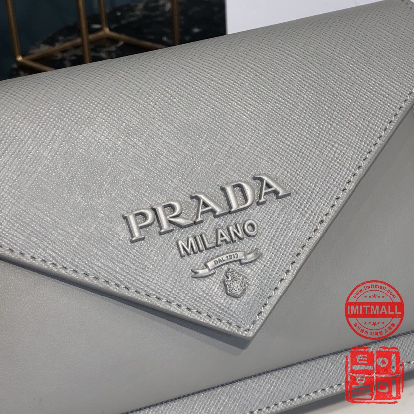 prada_xxxxx_big_00005.jpg