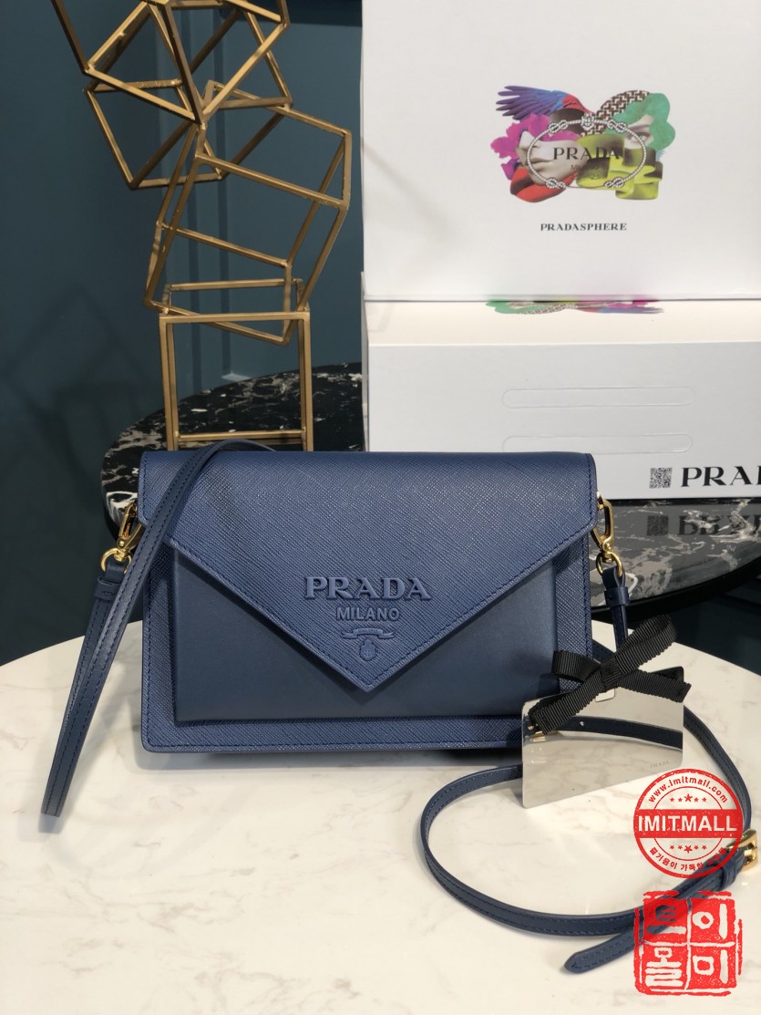 prada_xxxxx_big_00001.jpg