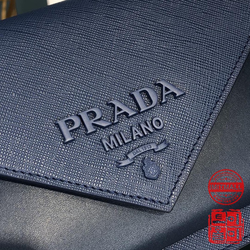 prada_xxxxx_big_00005.jpg