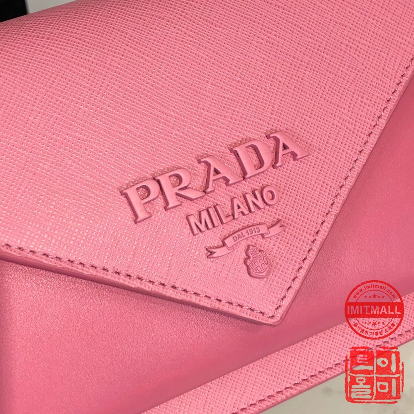 prada_xxxxx_big_00005.jpg