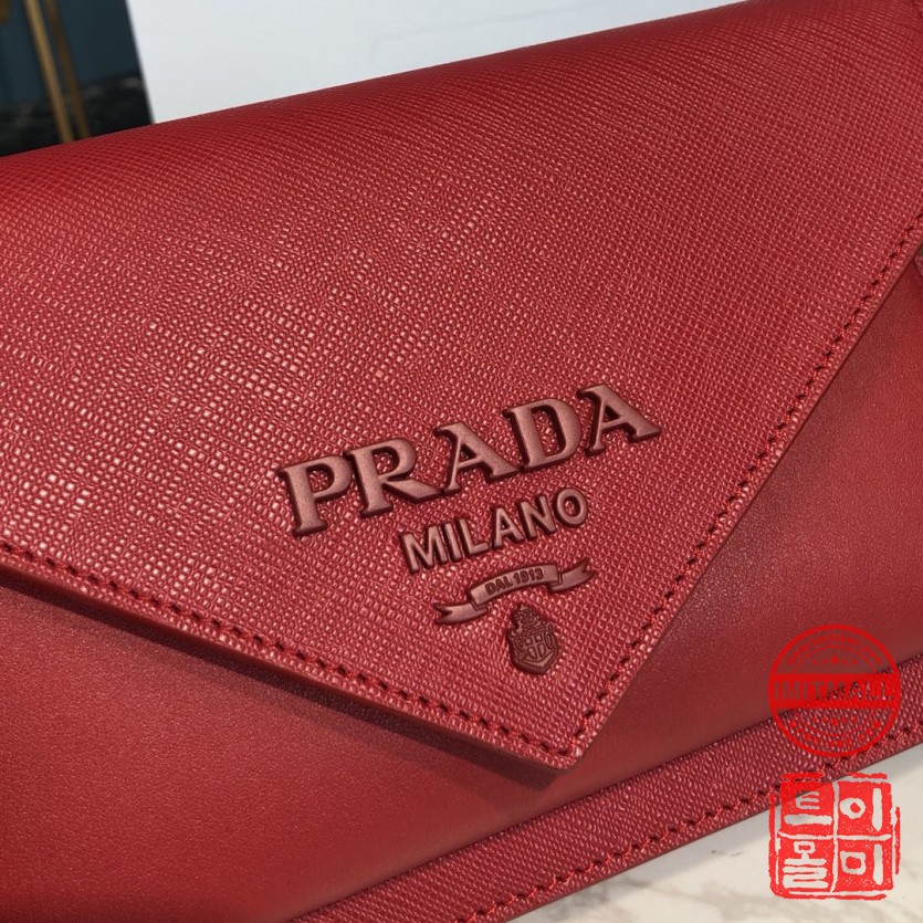 prada_xxxxx_big_00005.jpg