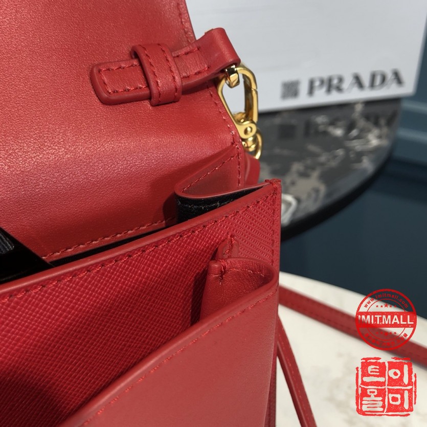 prada_xxxxx_big_00007.jpg