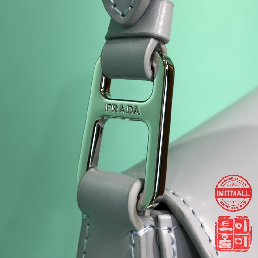 prada_xxxxx_big_00004.jpg