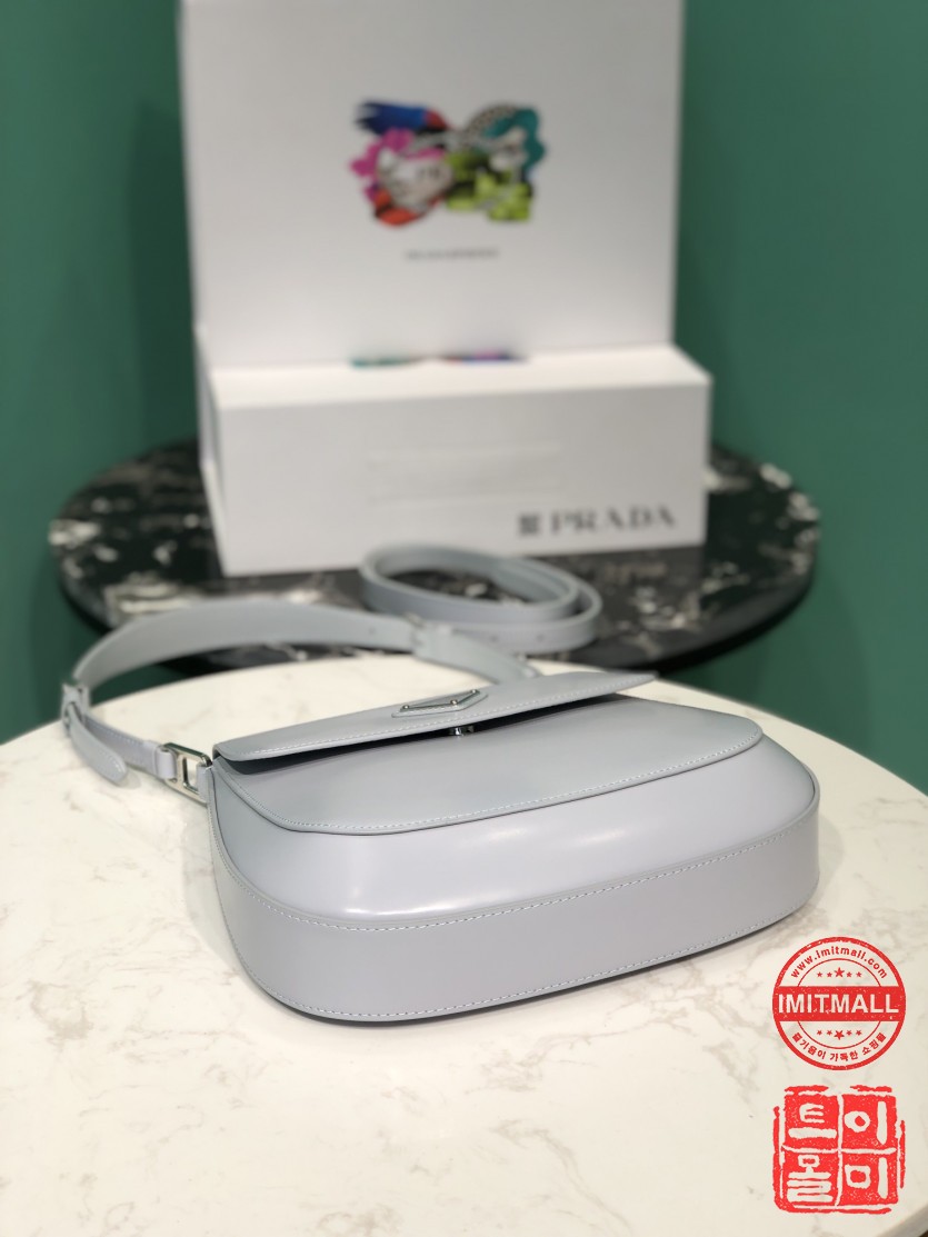 prada_xxxxx_big_00006.jpg