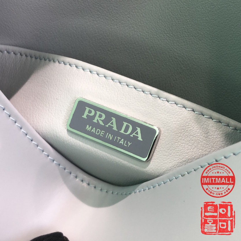 prada_xxxxx_big_00008.jpg