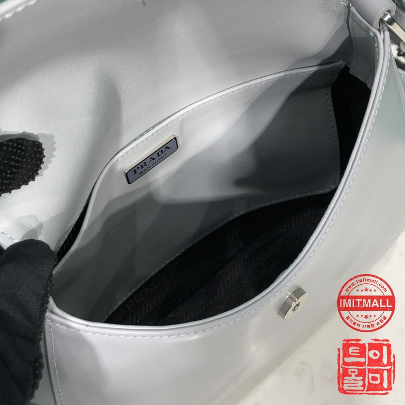 prada_xxxxx_big_00009.jpg