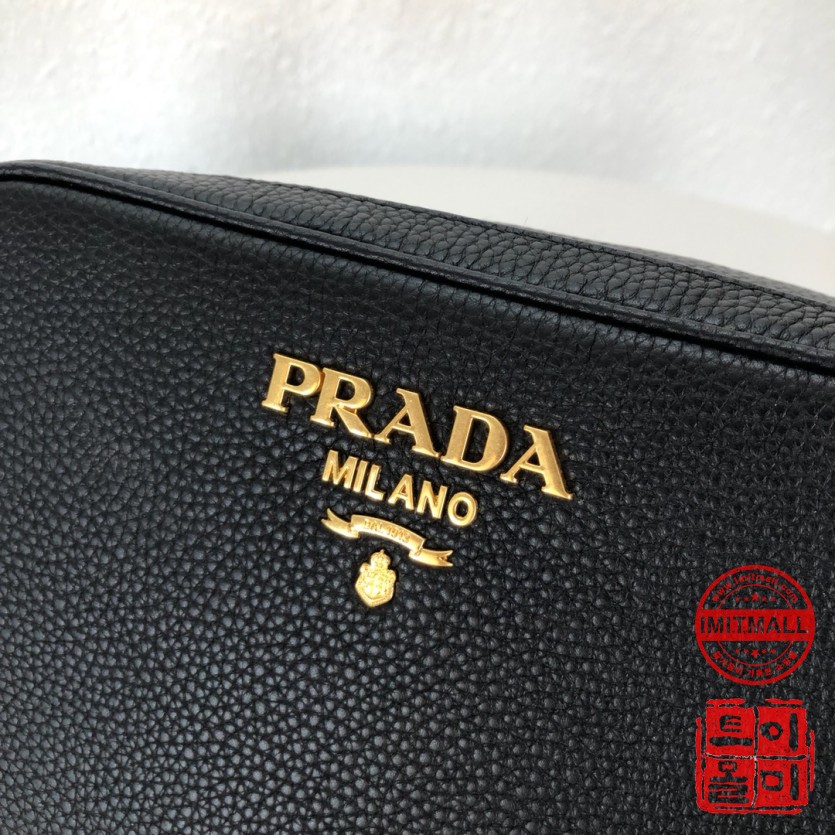 prada_xxxxx_big_00005.jpg