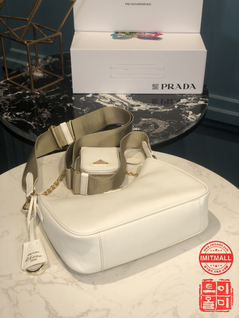 prada_xxxxx_big_00004.jpg