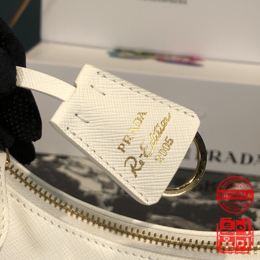 prada_xxxxx_big_00008.jpg