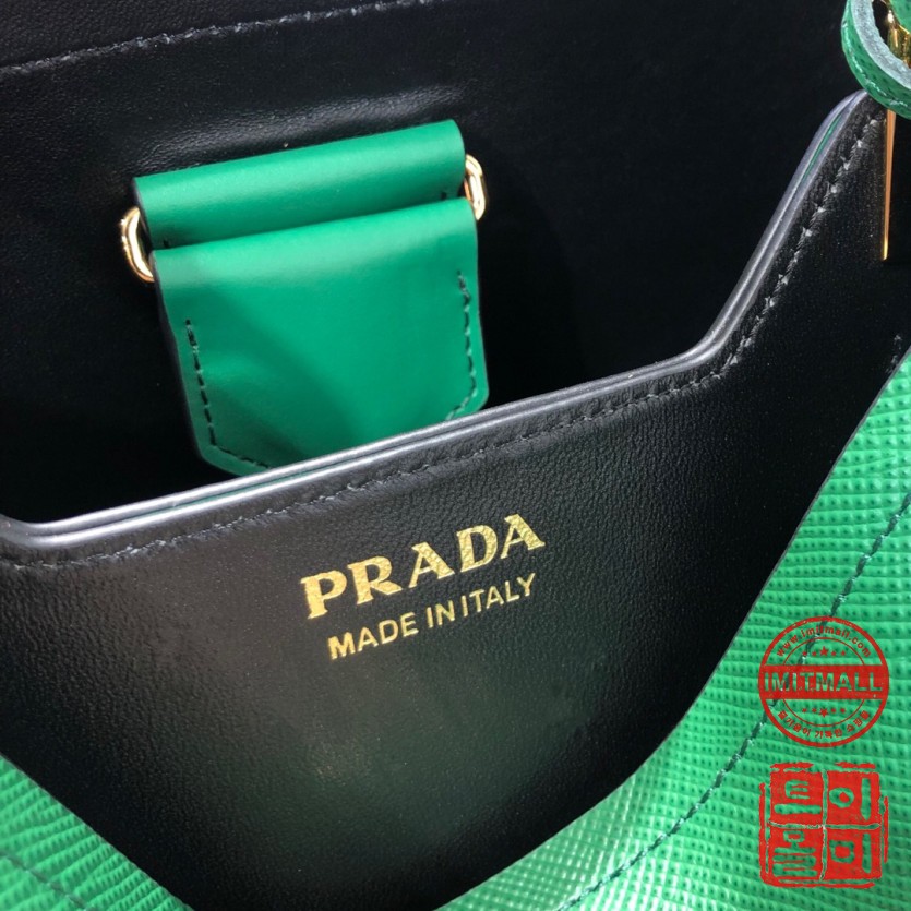 prada_xxxxx_big_00008.jpg